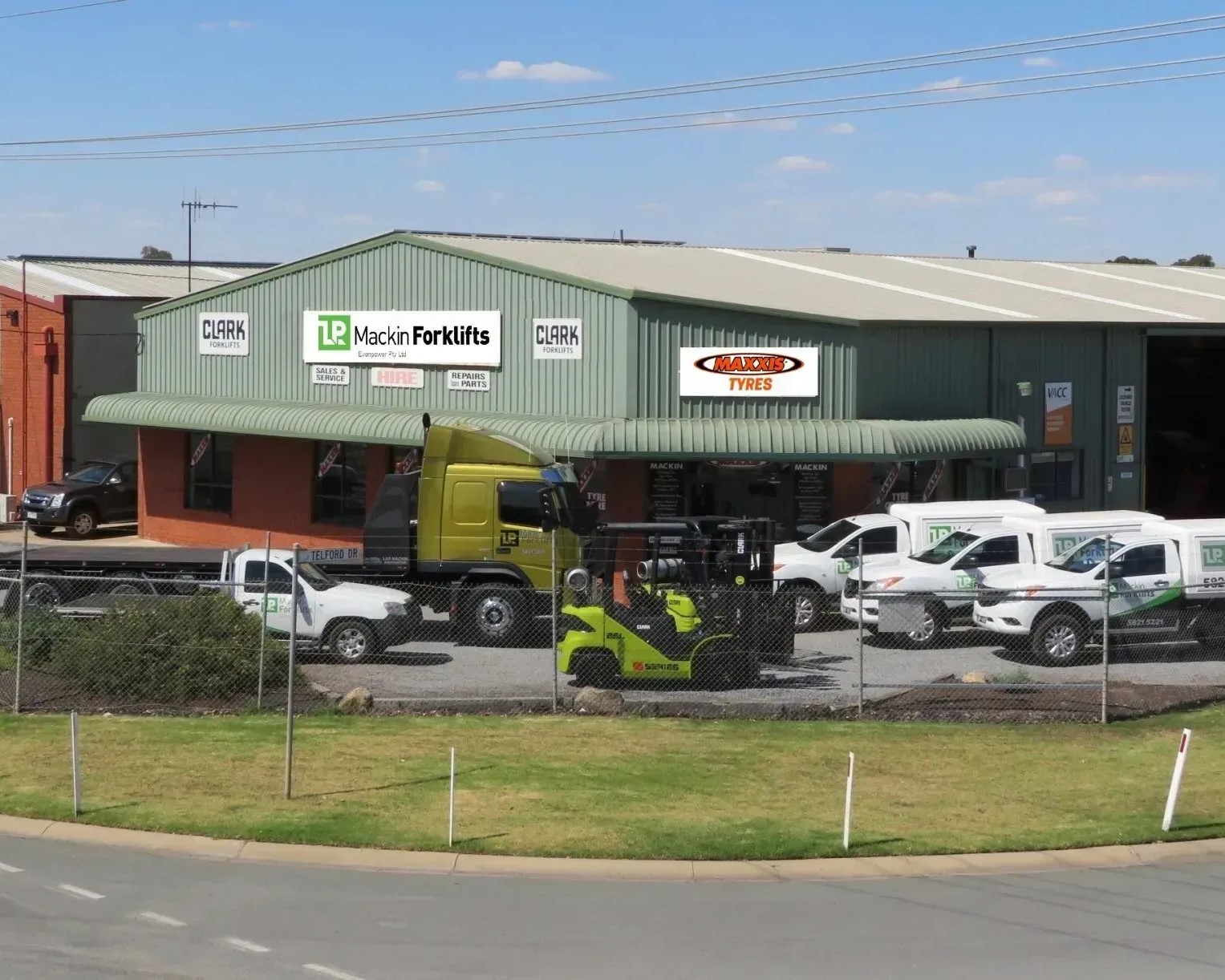 Images L & P Mackin Forklifts