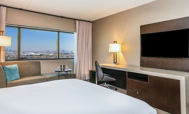 Images DoubleTree by Hilton Hotel Newark Airport