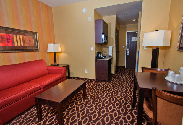 Images Holiday Inn Express & Suites Sacramento NE Cal Expo, an IHG Hotel