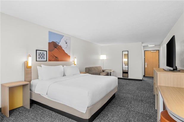 Images Spark by Hilton Traverse City