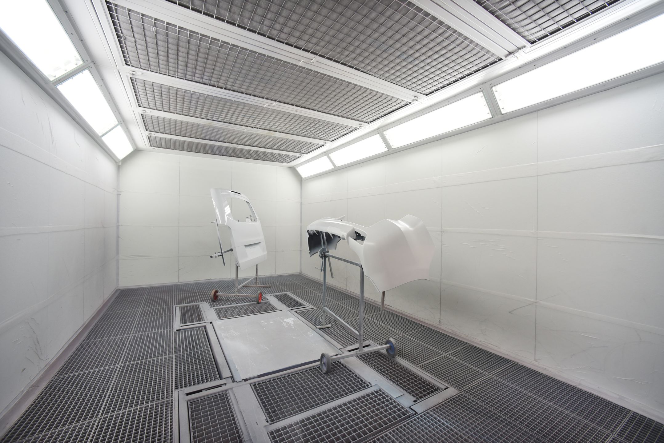 Bilder Cadosch Autospenglerei und Spritzwerk AG