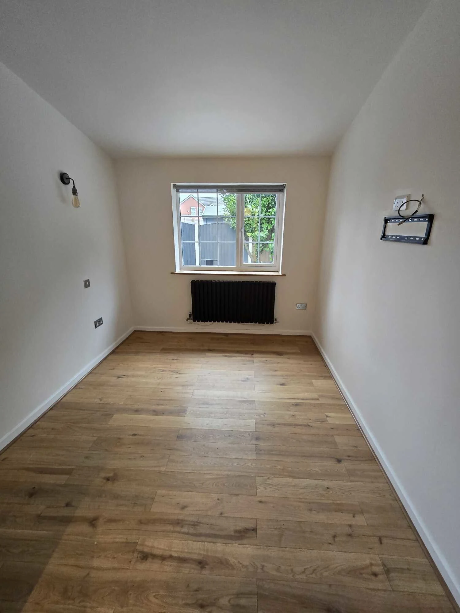 Images Ivo & Tina HK Service Ltd