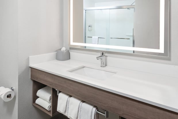 Images Holiday Inn Express Cleveland Airport - Brook Park by IHG