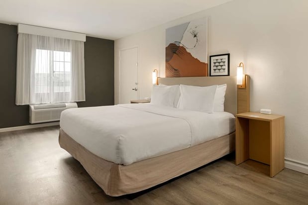 Images Spark by Hilton Rock Springs