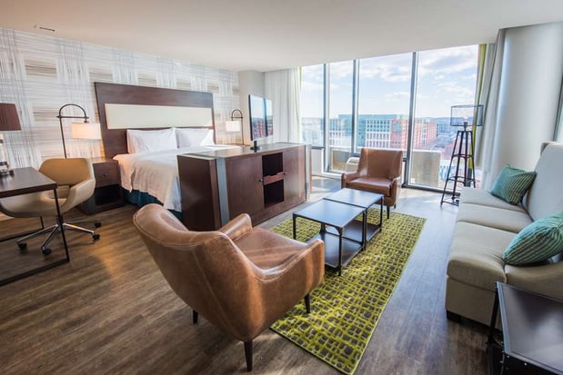 Images Hampton Inn & Suites Washington DC-Navy Yard