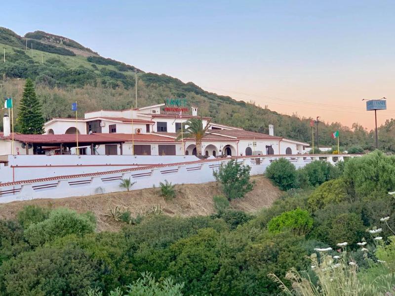 Images Albergo Villaggio Ristorante Pizzeria Museo TANIT