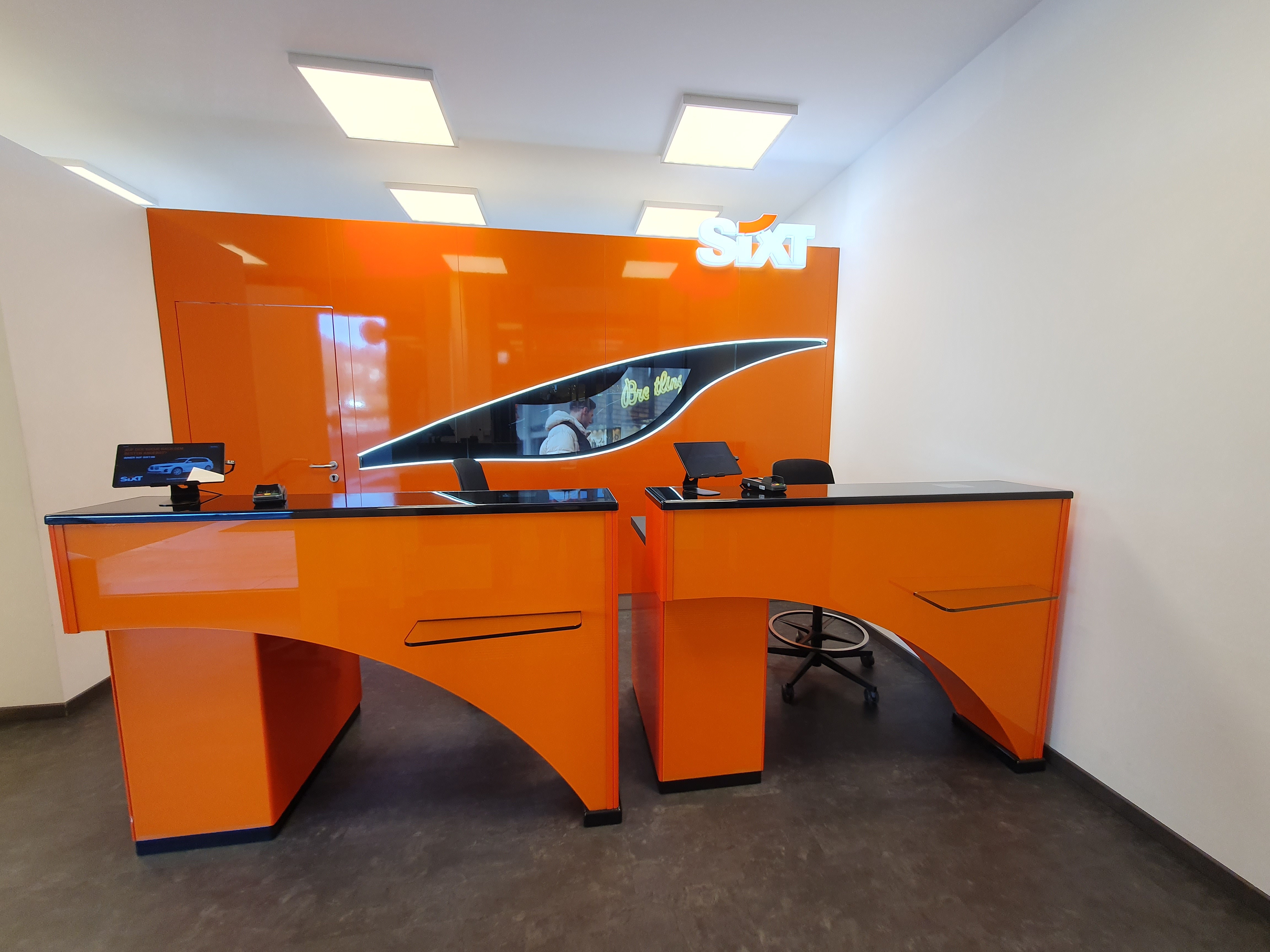 SIXT Autovermietung Kassel-Wilhelmshoehe Bahnhof, Willy-Brandt-Platz 1 in Kassel