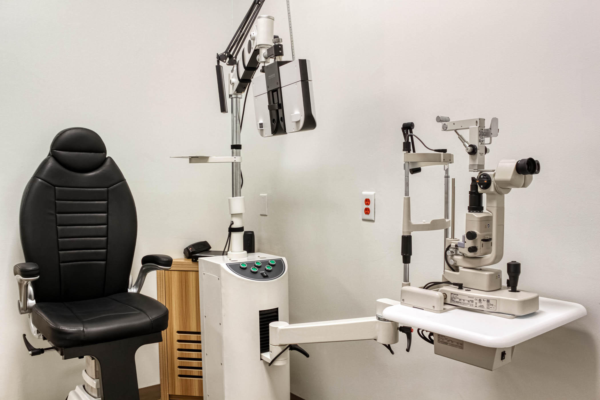 Eye Exam Equipment at Stanton Optical store in Houma, LA 70360