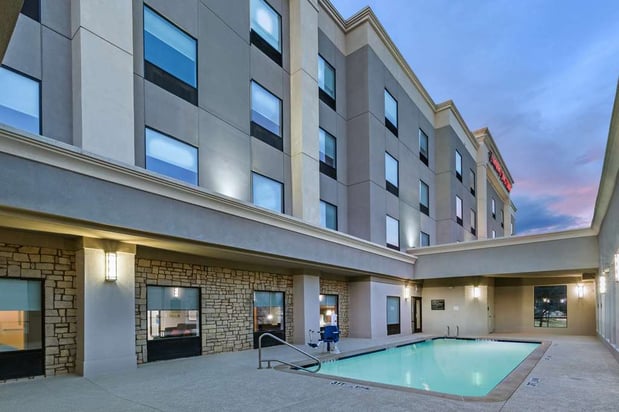 Images Hampton Inn & Suites Dallas I-30 Cockrell Hill