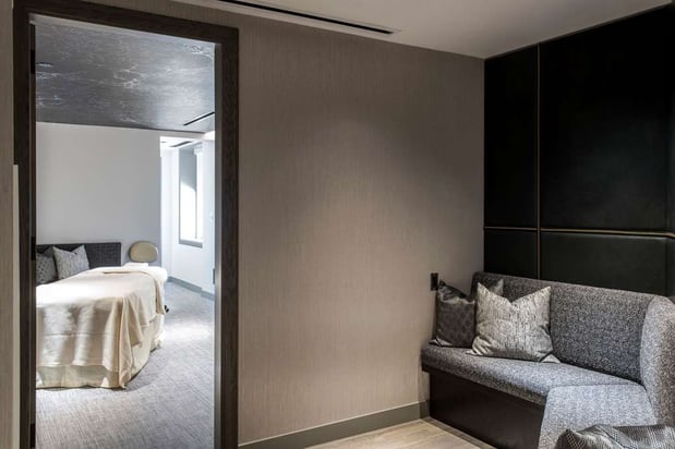 Images LondonHouse Chicago, Curio Collection by Hilton