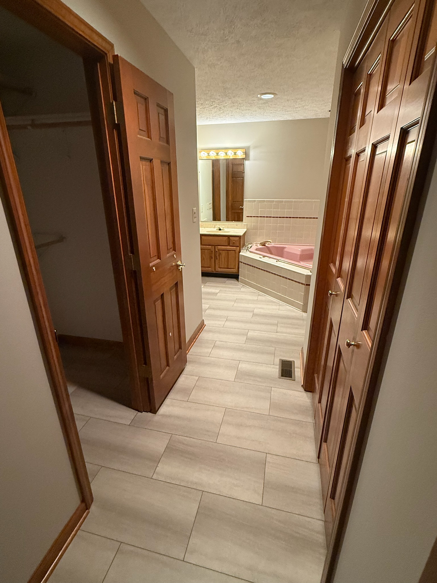 Floor Coverings International of Northwest Indianapolis, IN Image