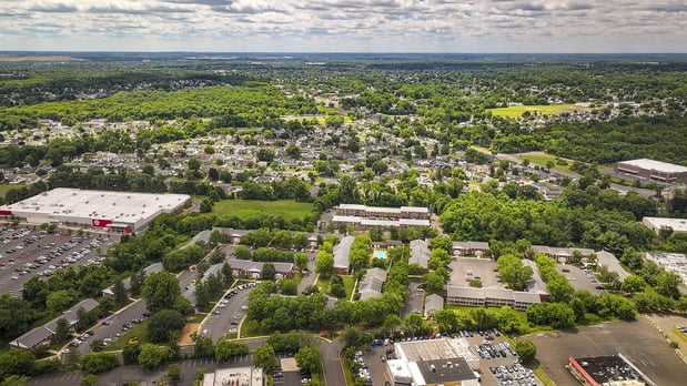 Images Country Manor Apartments