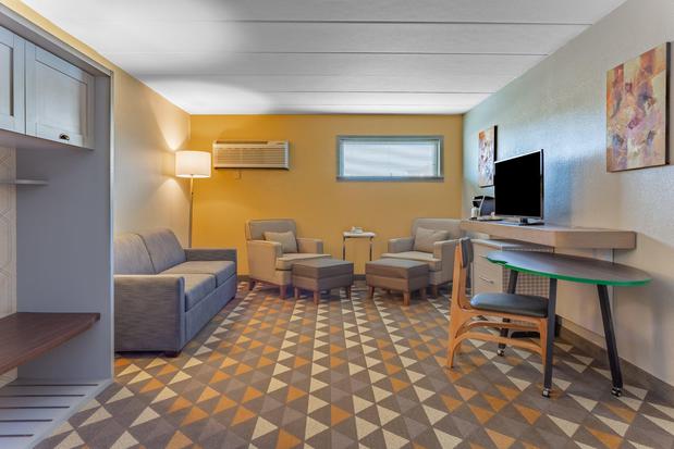 Images Holiday Inn Rockford(I-90&Rt 20/State St) by IHG