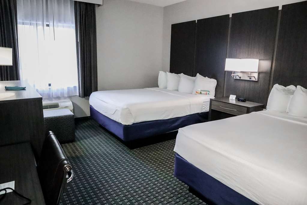 2 Double Beds 