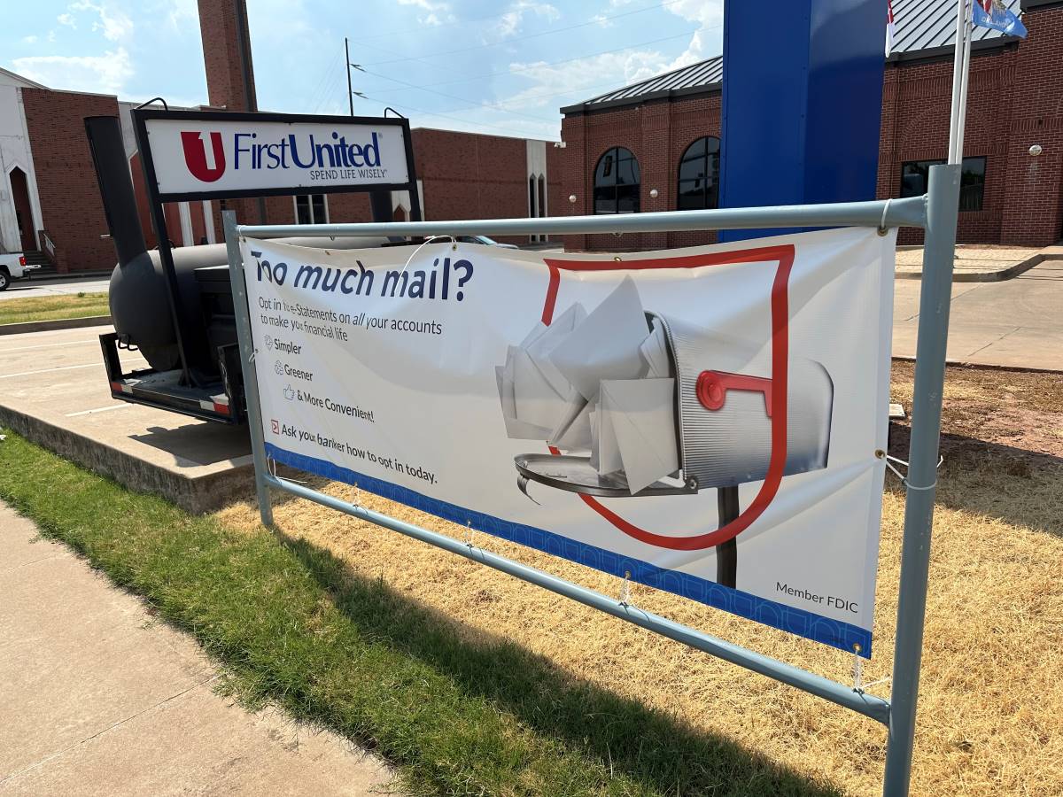 First United Bank - Pauls Valley - exterior online banking sign