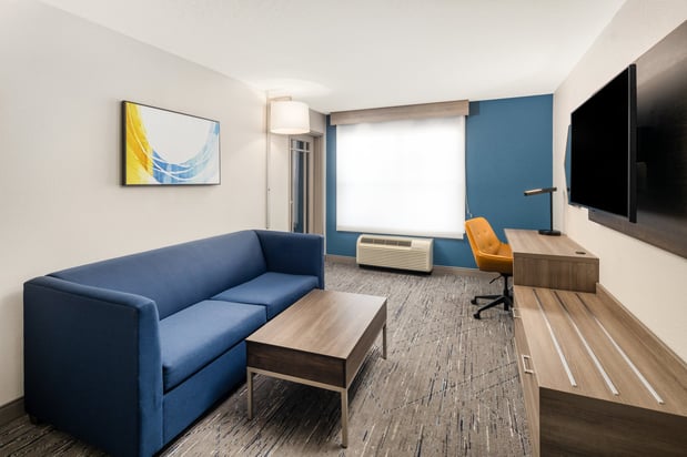 Images Holiday Inn Express & Suites Green Bay East by IHG
