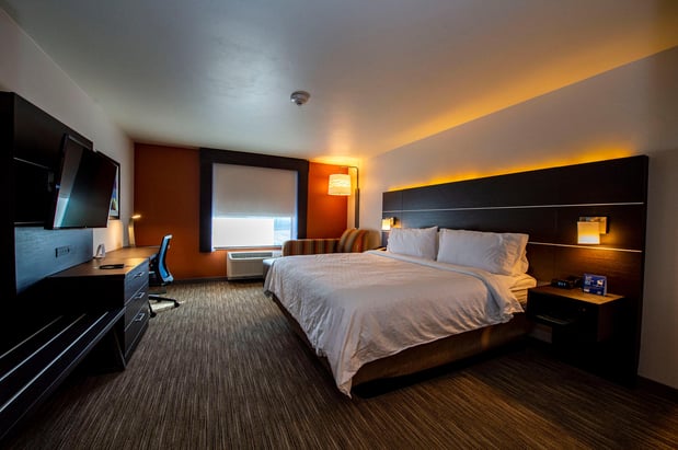 Images Holiday Inn Express & Suites Colorado Springs Afa Northgate by IHG