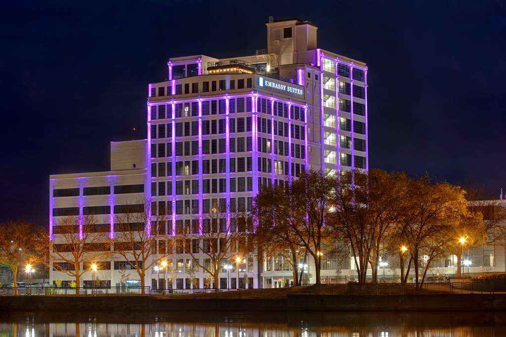 Exterior Embassy Suites by Hilton Rockford Riverfront Rockford (815)668-7878