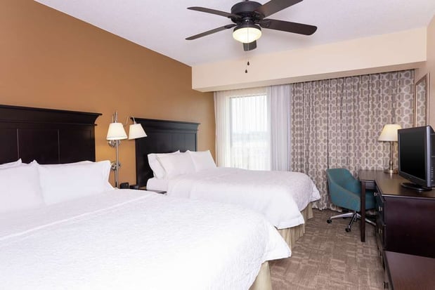 Images Hampton Inn & Suites Cleveland-Airport/Middleburg Heights