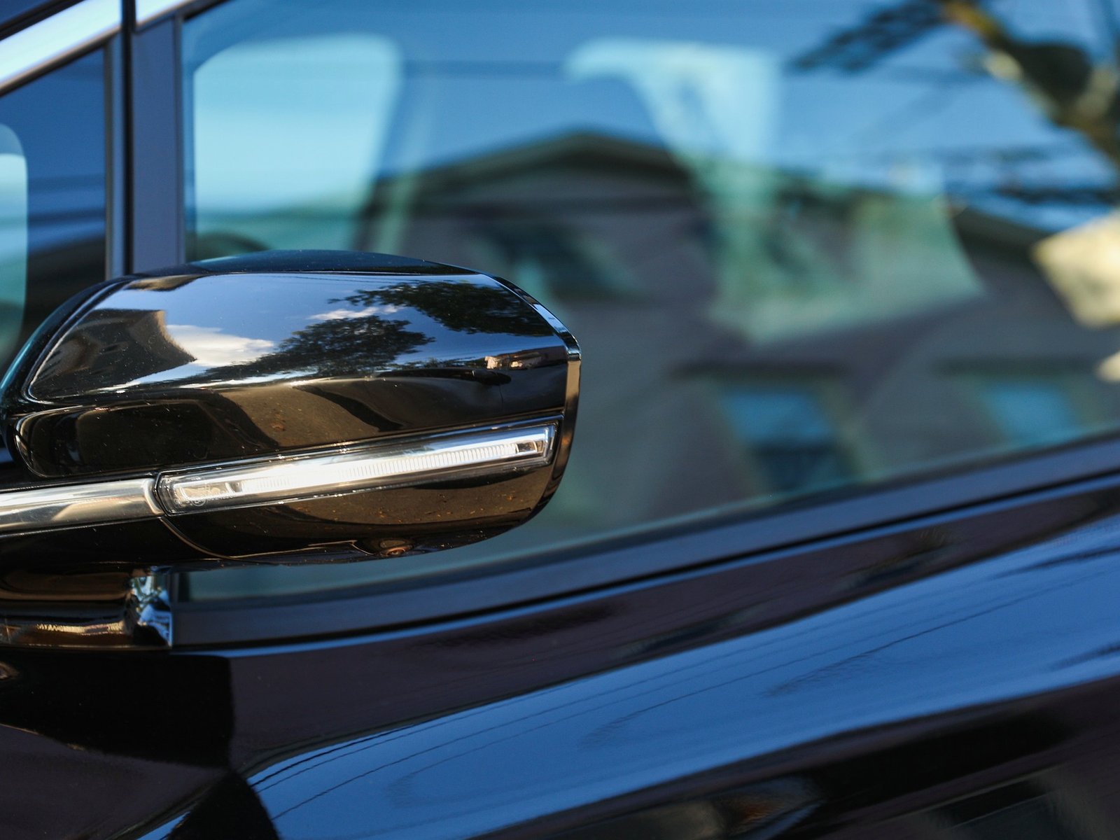 M & J Auto Glass
