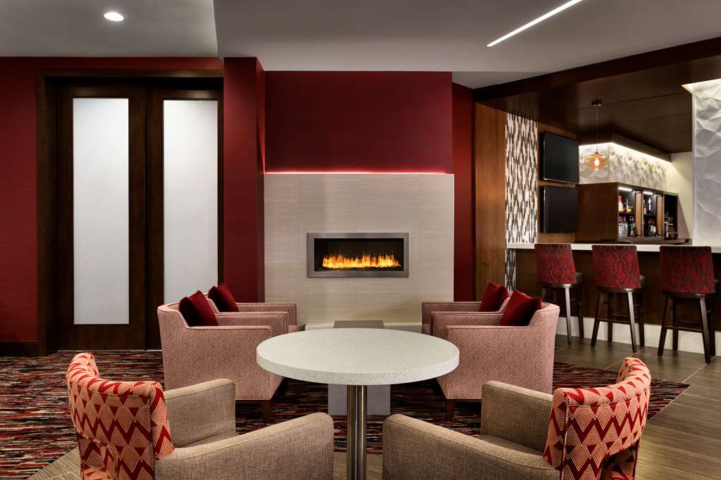 BarLounge DoubleTree by Hilton Hotel Toronto Airport West Mississauga (905)624-1144