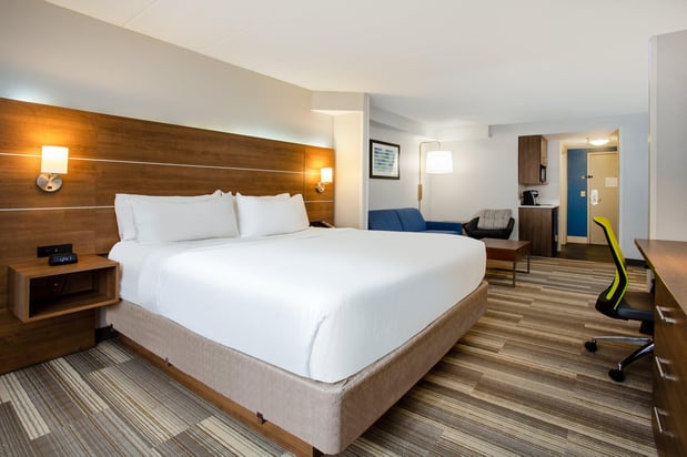 Images Holiday Inn Express & Suites Fort Wayne by IHG