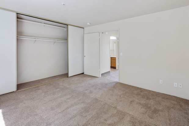 Images Edgewood Apartments