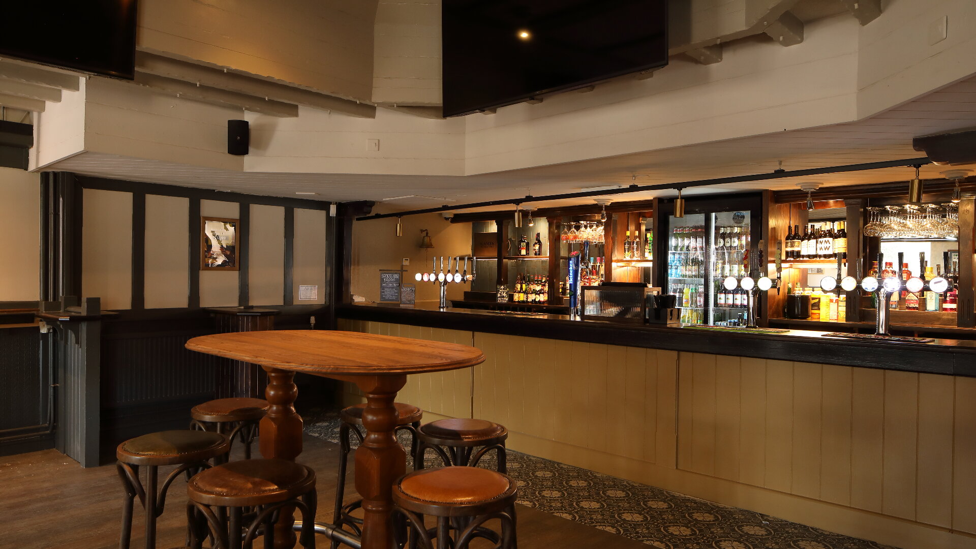 Images The Village Inn