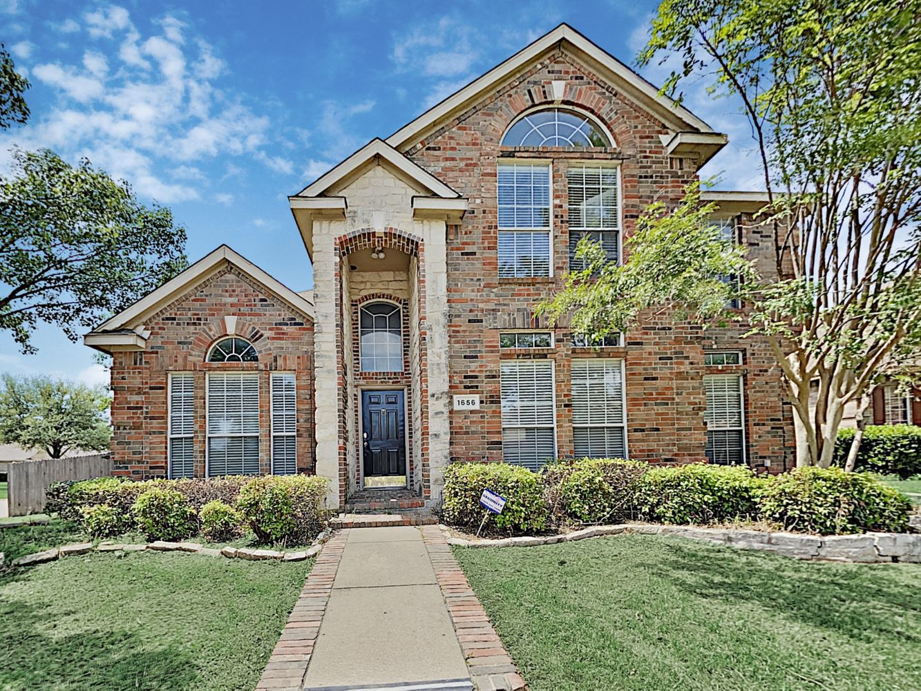 Grand home with high ceilings and many windows at Invitation Homes Dallas.