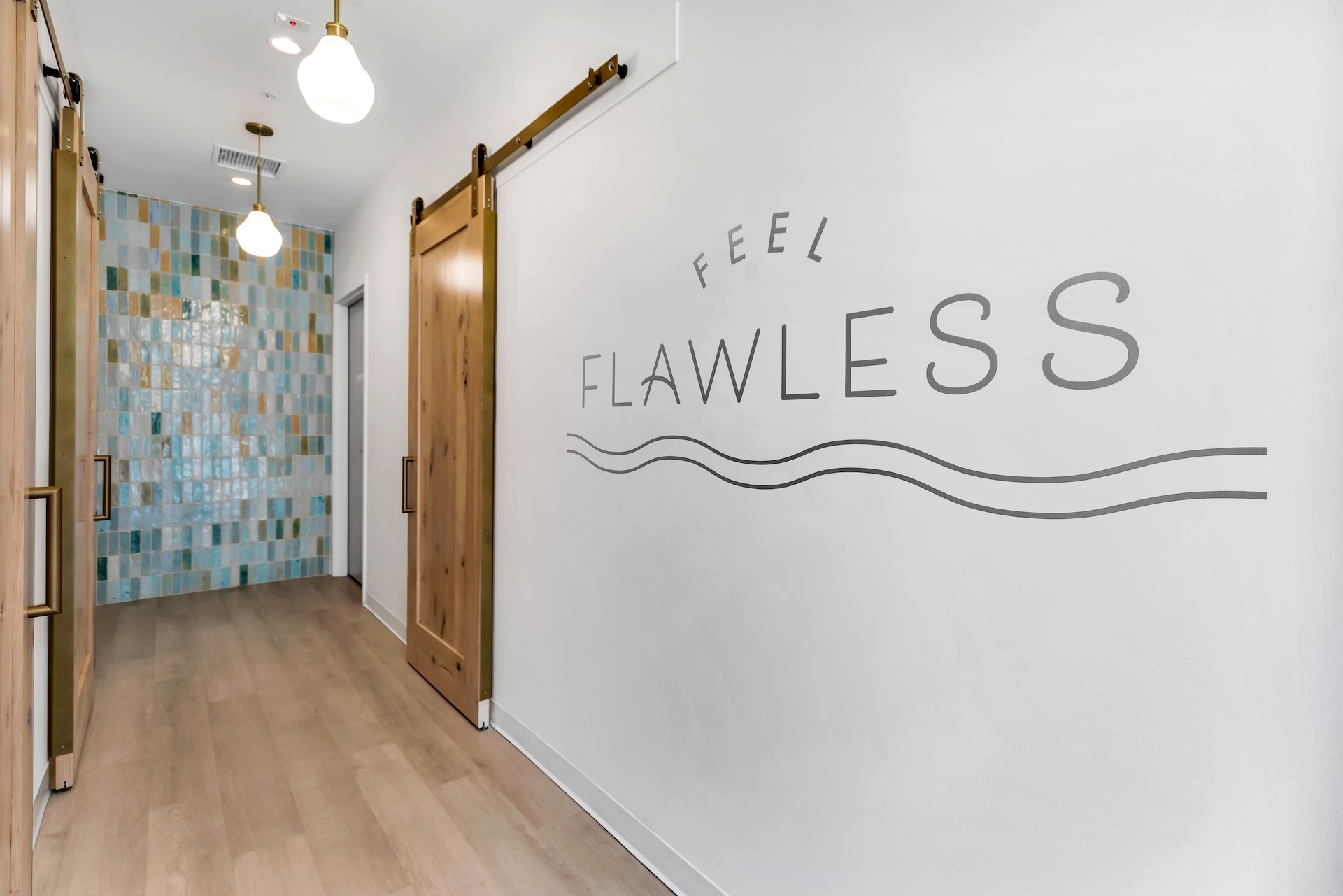 SUGARED + BRONZED Northern Liberties Feel Flawless Hallway