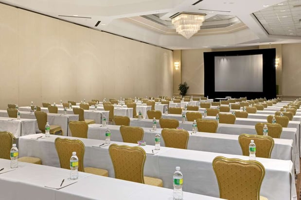 Images Hilton East Brunswick Hotel & Executive Meeting Center