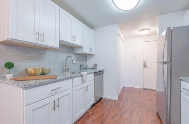 Images King's Court Manor Apartment Homes