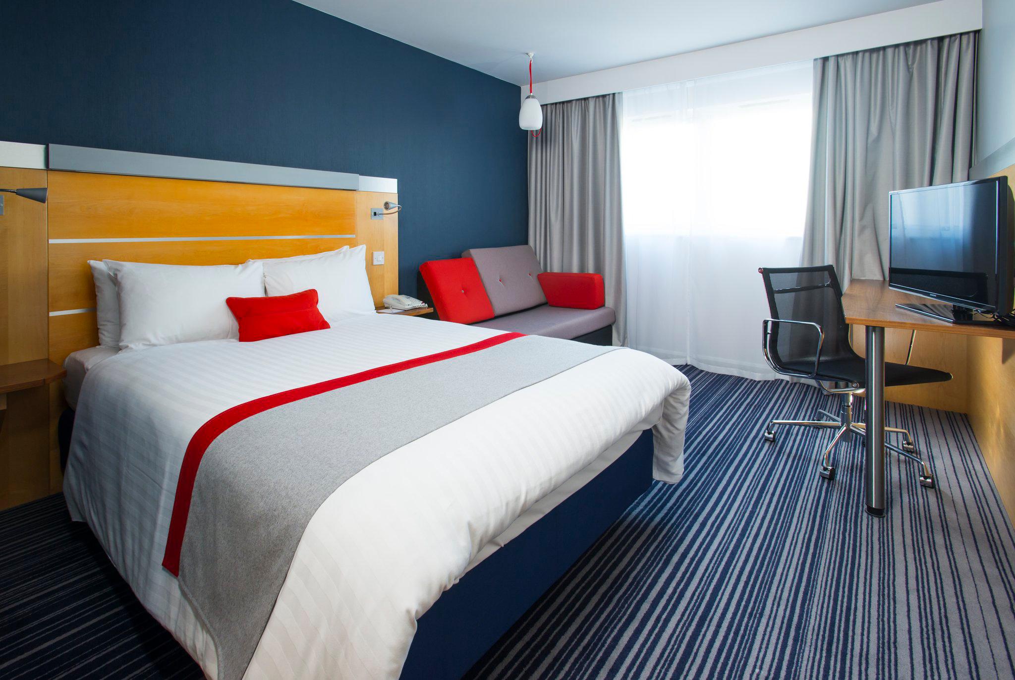 Holiday Inn Express London - Epsom Downs, an IHG Hotel Surrey 01372 755200