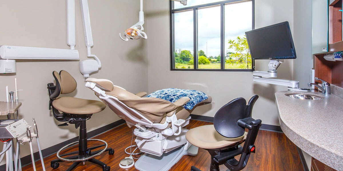 At SmileMakers Comprehensive Dentistry in Montgomery, AL, we use state-of-the-art technology and materials to create healthy, beautiful smiles.
Treatment modalities such as state of the art cosmetic dentistry, dental implants, sedation dentistry, oral surgery and orthodontics enable our patients and their families to take care of all their dental needs in one location. We accept most dental insurance plans.
Visit our practice at 8565 Eastchase Parkway. We are conveniently located just past Costco in Eastchase. Call us today at 334-277-5498.