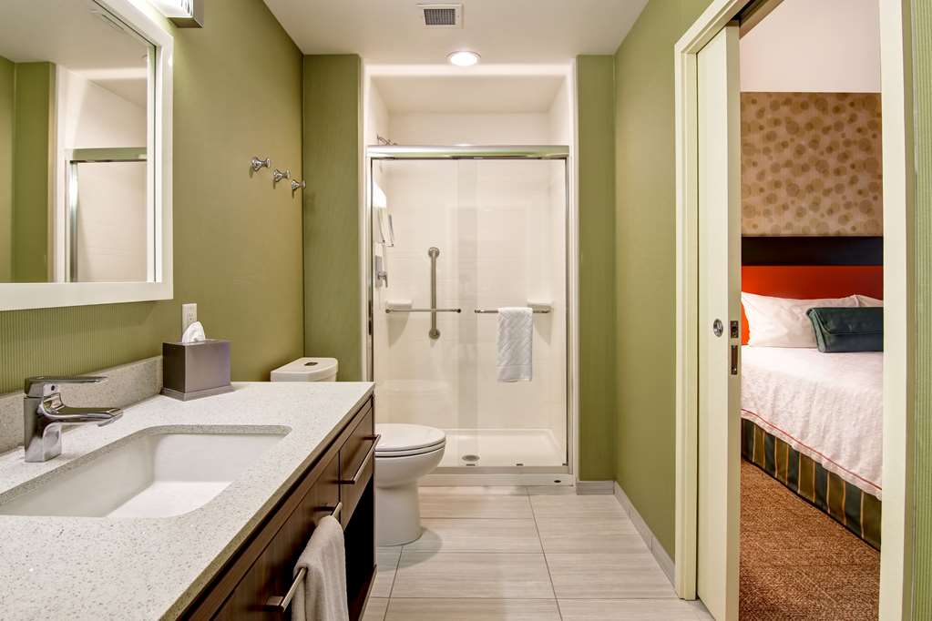 Home2 Suites by Hilton West Edmonton, Alberta, Canada in Edmonton: Guest room bath