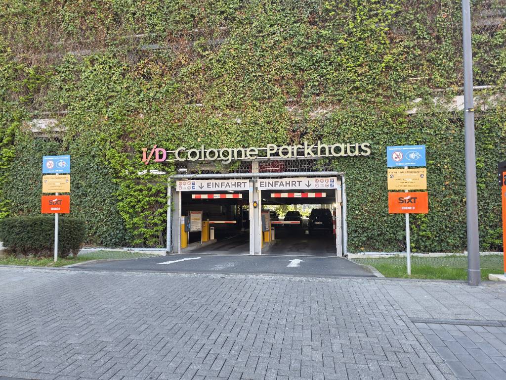 SIXT Autovermietung Köln Mülheim, Peter-Huppertz-Straße 2 in Köln