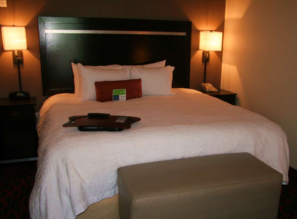 Guest room Hampton Inn by Hilton Fort Saskatchewan Fort Saskatchewan (780)997-1001