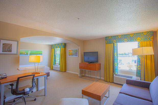 Images Holiday Inn & Suites Spring - the Woodlands Area by IHG