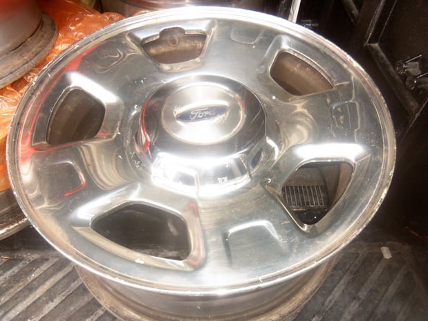 Images Chuck & Sons Hub Caps