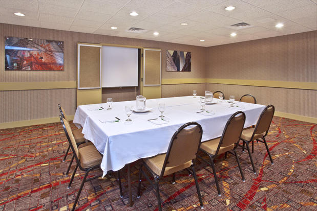 Images Holiday Inn Manitowoc by IHG