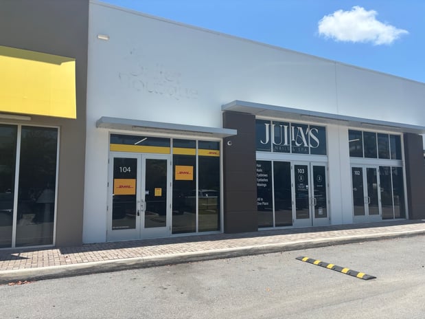 Images DHL Express Service Point Doral/Sweetwater