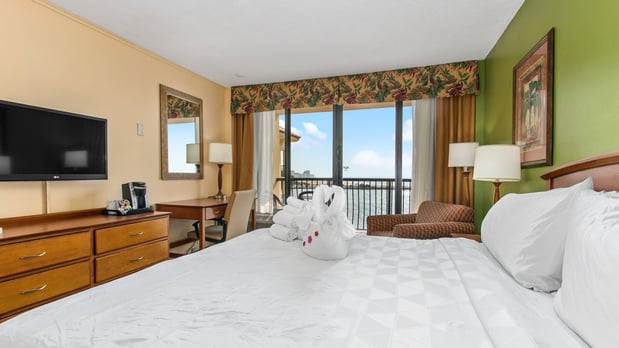 Images Holiday Inn & Suites Clearwater Beach by IHG