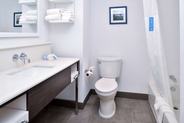 Images Hampton Inn Cedar Falls Downtown