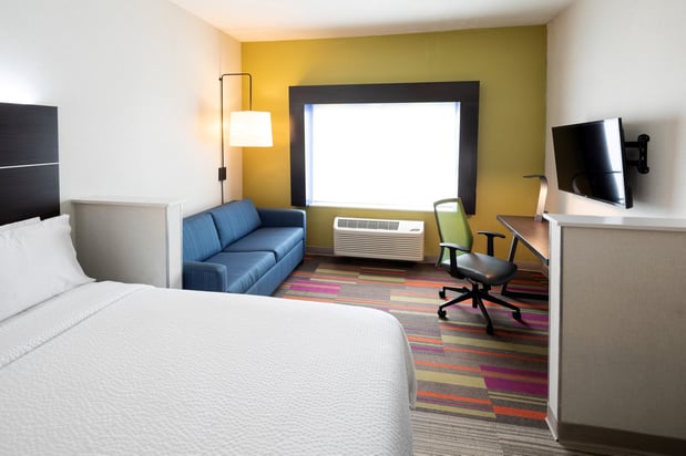 Images Holiday Inn Express & Suites Chicago West - St Charles by IHG