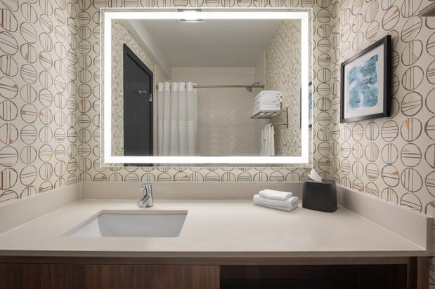 Images Holiday Inn Ontario by IHG