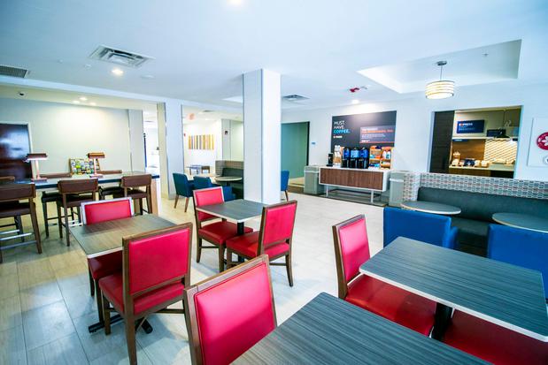 Images Holiday Inn Express & Suites Baton Rouge -Port Allen, an IHG Hotel
