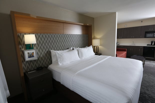Images Holiday Inn & Suites Chicago North Shore (Skokie) by IHG