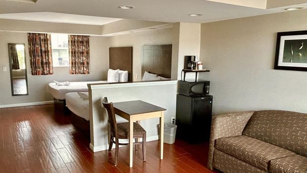 Images Boardwalk Inn & Suites