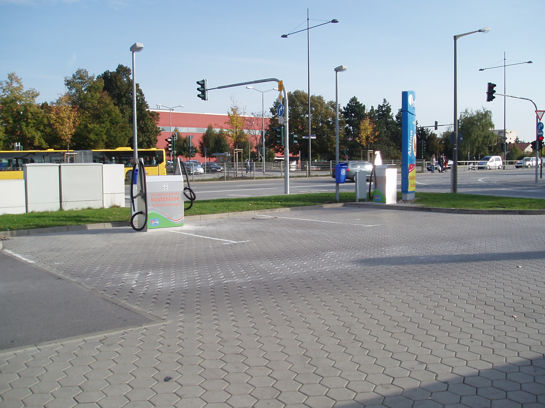 IMO Car Wash, Nordgaustr. 1 b/Ecke Holzgartenstraße in Regensburg