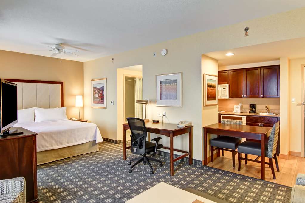 Homewood Suites by Hilton Toronto-Mississauga in Mississauga: Guest room